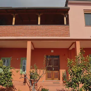 Villa 8, Krujë